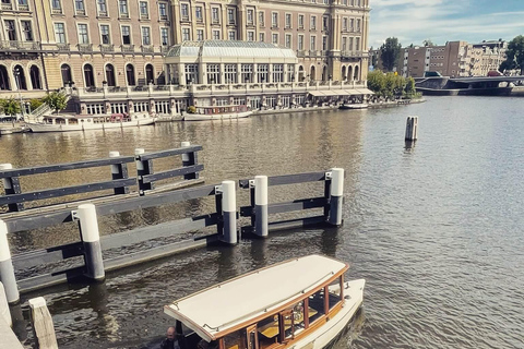 Amsterdam: Private Running Dinner Cruise with 3/4 Courses Running Dinner Cruise – 3 hours with 3 course