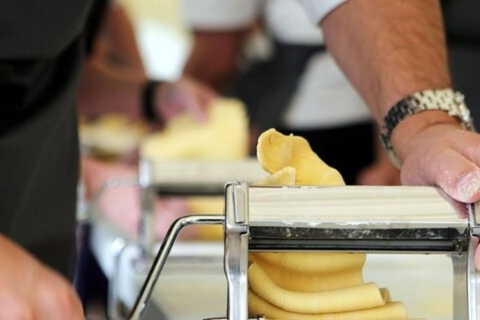 Da Livorno: Corso di cucina e degustazione di vini in Toscana + Pisa