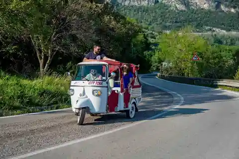 SALERNO: Tour della città in tuk tuk - Escursione a terra