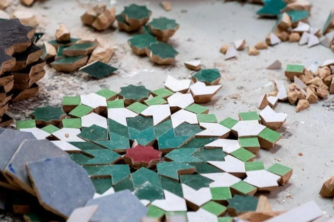 丹吉尔工作坊：制作属于你的 Zelij 瓷砖，并将其带回家丹吉尔工作坊：制作自己的 Zelij 瓷砖并带回家