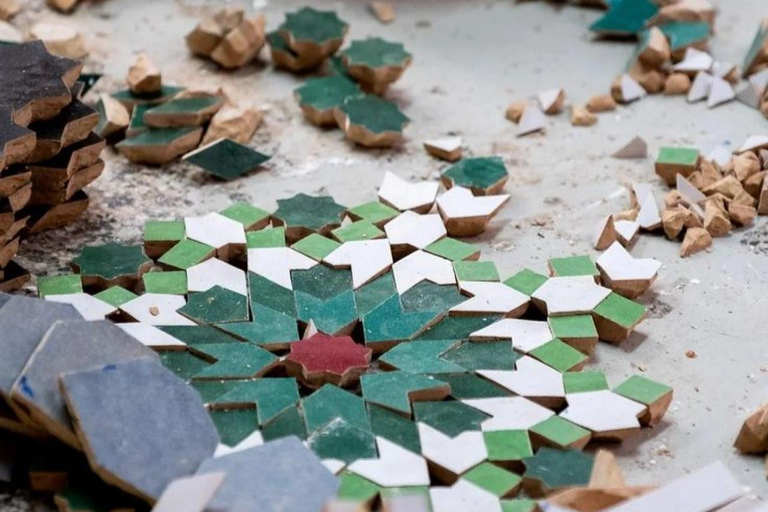 丹吉尔工作坊：制作属于你的 Zelij 瓷砖，并将其带回家丹吉尔工作坊：制作自己的 Zelij 瓷砖并带回家