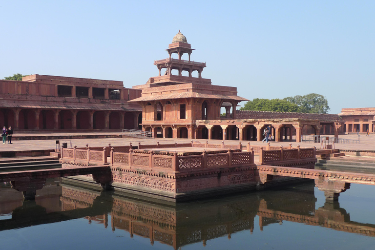 Traslado de Agra a Jaipur con el Fuerte Fatehpur-Sikri y el Pozo EscalonadoTraslado de Agra a Jaipur con fatehpur-sikri y Step-well