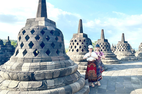 Borobudur klättra upp, Merapi Jeep &amp; Prambanan med inträdesavgifterTur utan soluppgång