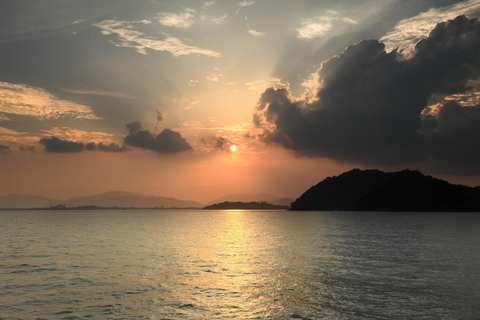 Phuket: Combinação de sol e pôr do sol com mergulho com snorkel e natação