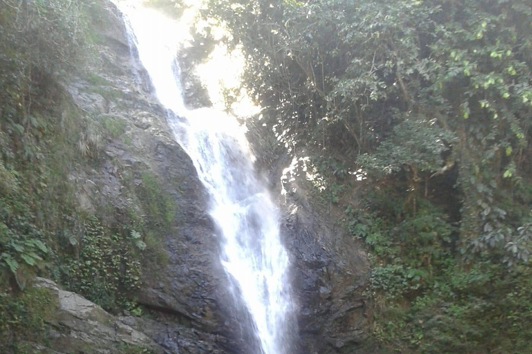 Fidżi: Wycieczka do wodospadu Biausevu i na piaszczyste wydmy Sigatoka