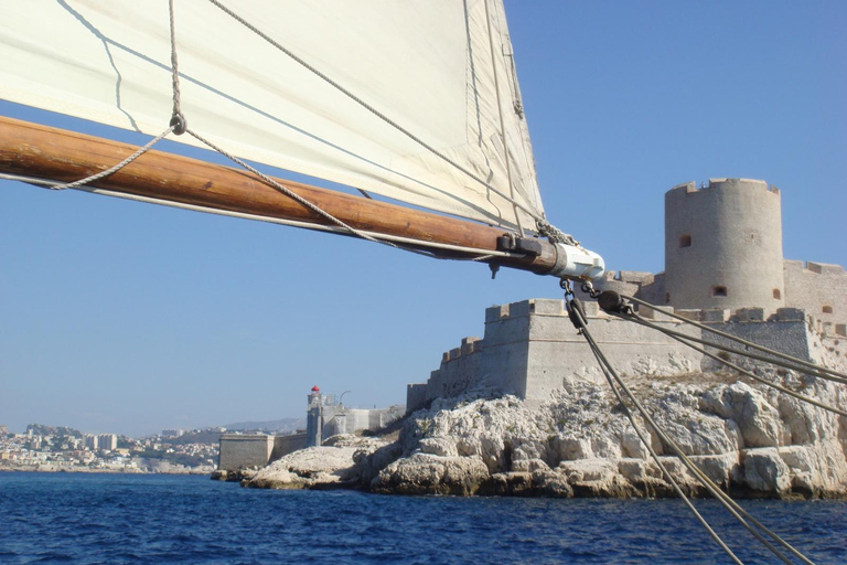 Marseille: Sailing cruise tour to Château d'If, the Calanques & swimming Marseille: Sailing boat cruise to Château d'If, Calanques & swimming