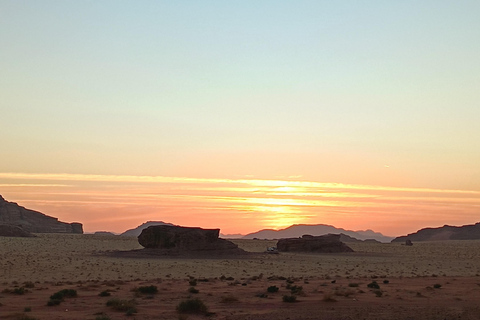 Wadi Rum: Hiking Tour with Watching the stars Bedouin Camp Hiking Tour 4hours