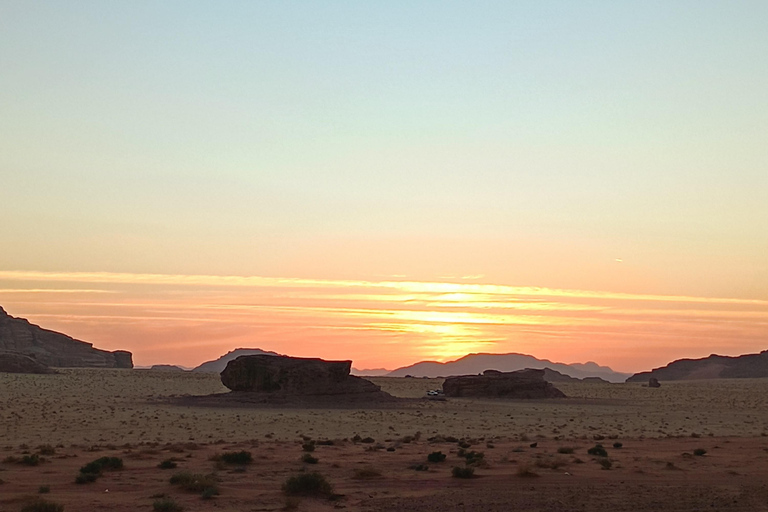 Wadi Rum: Hiking Tour with Watching the stars Bedouin Camp Hiking Tour 4hours