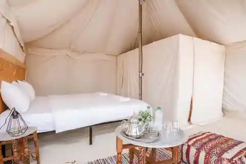 Marrakech: Unieke overnachting in Agafay-woestijn met diner