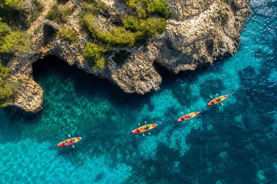 Villajoyosa: Kajak-, Schnorchel- & Klippenspringen-Tour. Foto: GetYourGuide Villajoyosa: Kajak-, Schnorchel- & Klippenspringen-Tour. Foto: GetYourGuide