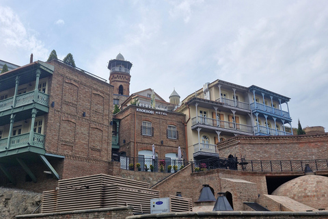 Tbilisi: tour a piedi serale della città vecchiaTbilisi: tour a piedi serale nella città vecchia