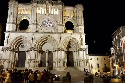 Madrid: Cuenca, Hanging Hauses and Cathedral Full-Day Trip