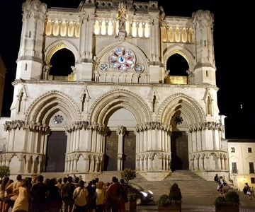 Madrid: Cuenca, hængende huse og katedral Heldagstur