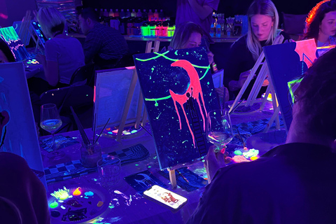 Eindhoven: Paint and Sip in the Dark at Rembrandt van Wine