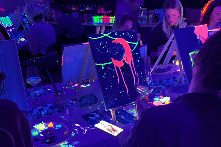 Eindhoven: Paint and Sip in the Dark at Rembrandt van Wine