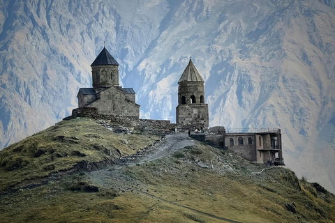 Tour privato di Kazbegi e Gudauri di un giorno interoTour privato di una giornata intera di Kazbegi e Gudauri