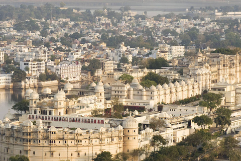 Udaipur: begeleide stadstour met privérondleiding in UdaipurPrivate Sightseeing Guided Udaipur City Tour door Tuk Tuk