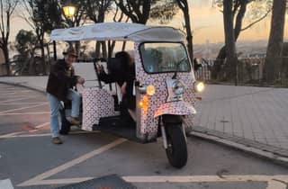 Madrid: Stadtführung - 6 Plätze privates ökologisches Tuk Tuk