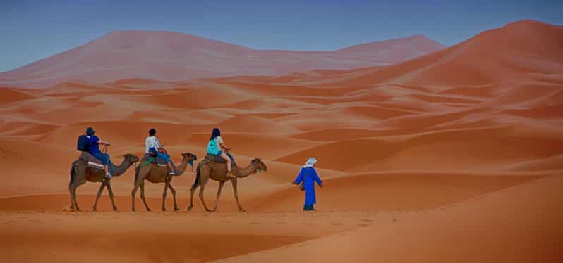 Depuis Marrakech : excursion de 3 jours dans le désert vers Merzouga avec dîner - dromadaire
