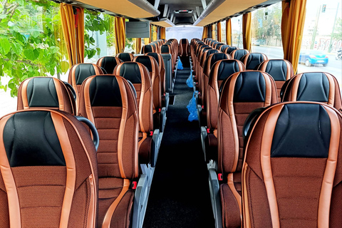 Athènes : excursion d&#039;une journée en bateau avec baignade et piscine thermaleAthènes : excursion d&#039;une journée en bateau vers les îles avec baignade