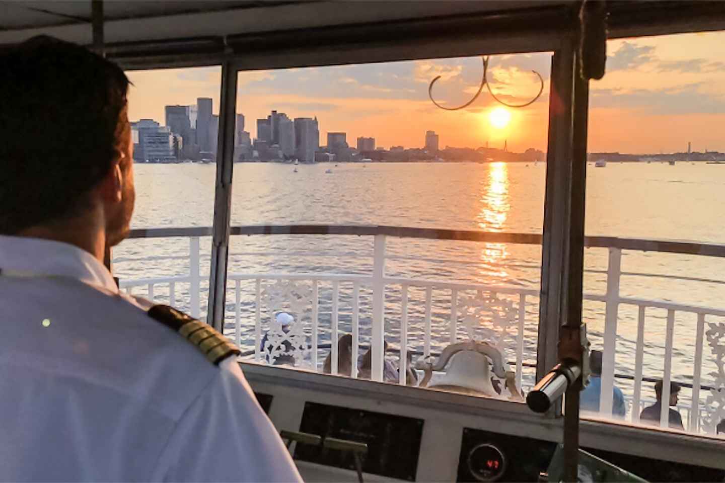 Boston: Boston Harbor Sunset Cruise - Boston: Boston Harbor Sunset Cruise