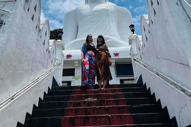 Desde Sigiriya: Bajada a Kandy y tour de la ciudad con paradas clave