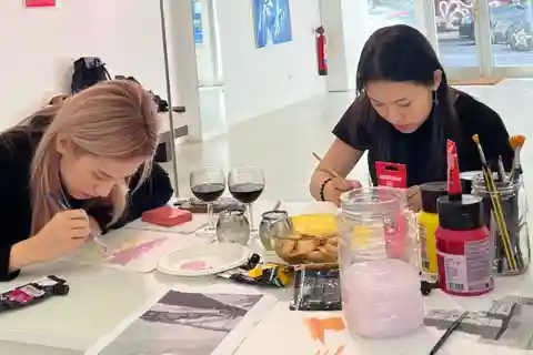 Workshop de pintura acrílica: Experiência incrível em grupo no Porto