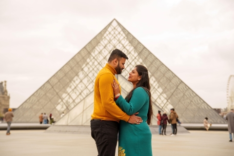 Parijs: professionele fotoshoot buiten het Louvre