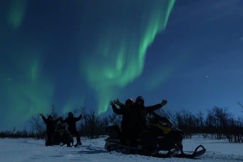 Disfruta del Espectáculo de la Aurora en la cima de la montaña con cena en tipi