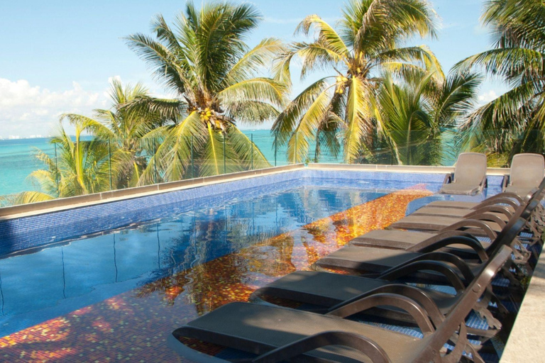 Cancun: Royal Garrafon Park Entry & Dolphin Encounter