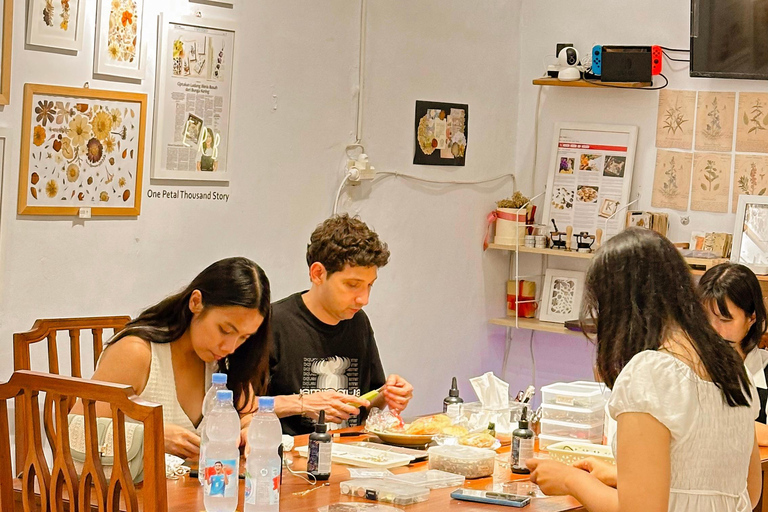Yogyakarta: Pressed Flower Jewelry Resin Workshop