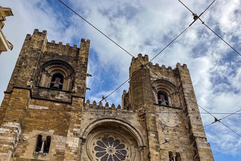 Lisbon: Guided Tuk Tuk Tour with Local Guide