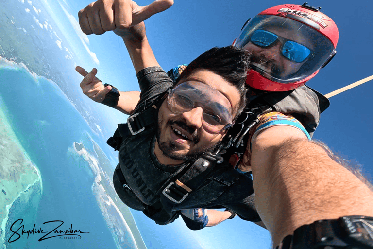 Skydive Zanzibar - Fallskärmshoppning med tandemSkydive Zanzibar