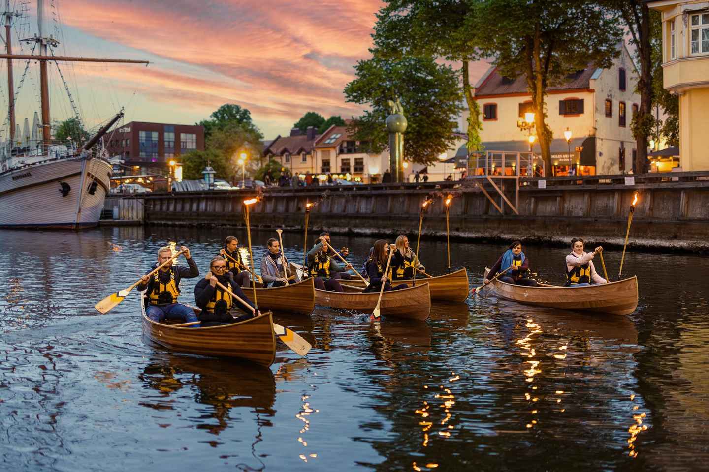 Klaipeda: Tour Serale in Canoa di Legno