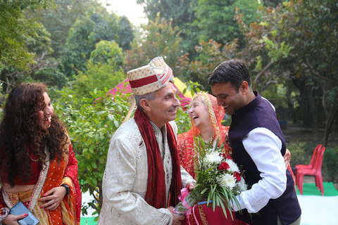 Agra: Indian Wedding Experience with Photoshoot & Feast