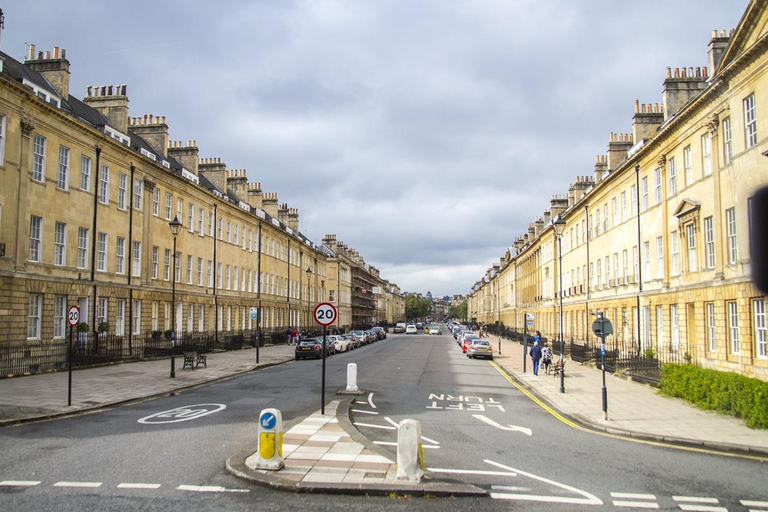 Bath : Les points forts : visite guidée à pied avec application mobile.Accédez à la visite via l'application Tourific (lien envoyé par Tourific)