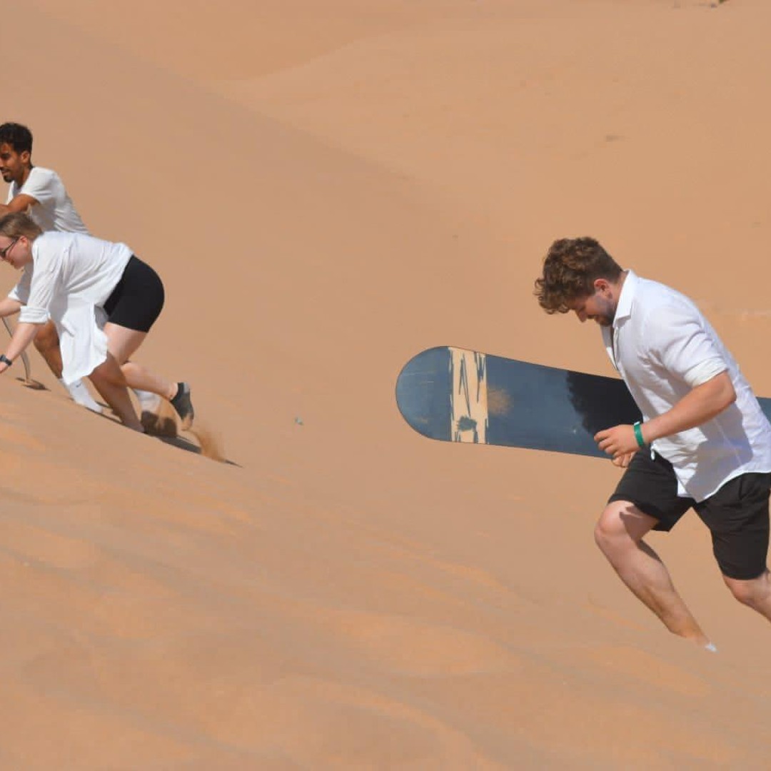 Agadir/Taghazout : Sandboard et balade à dos de chameau au coucher du soleil avec barbecue