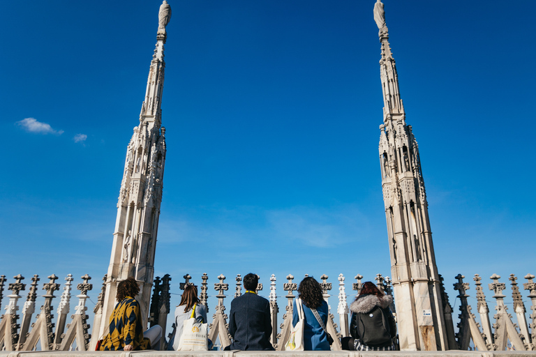 Milão: Visita guiada aos telhados do Duomo e à catedral com ingressosMilão: Visita guiada em inglês aos telhados do Duomo e à Catedral