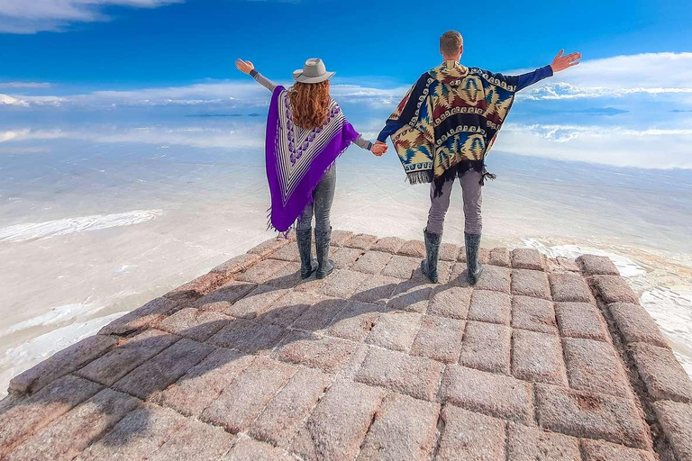 Depuis La Paz : Excursion d&#039;une journée dans les salines d&#039;Uyuni avec vin au coucher du soleil