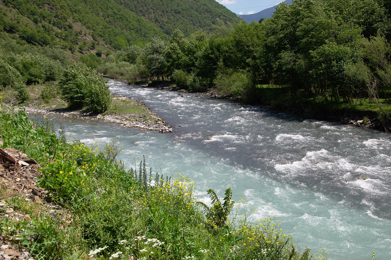 From Tbilisi: Kazbegi Day Tour with Ananuri Castle & Gudauri