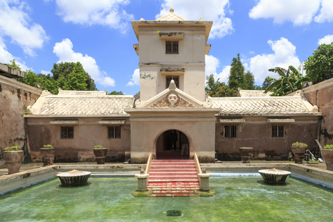 Yogyakarta: Sultan Palace, Water Castle & Market Tour