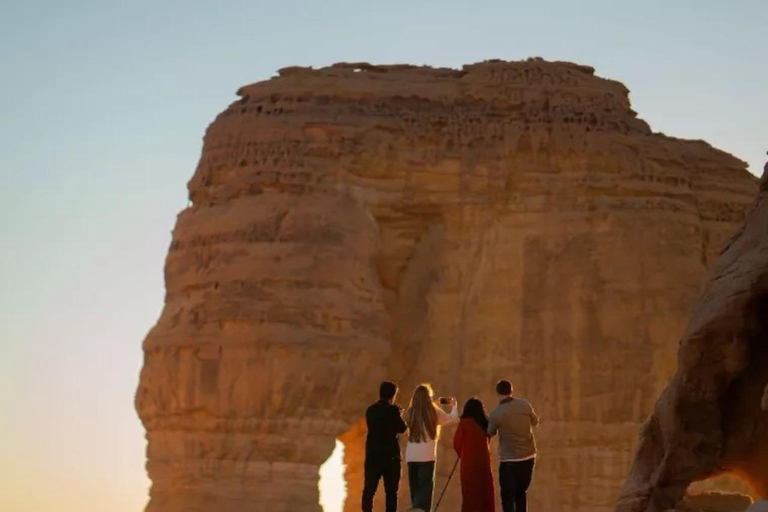 Al-'Ula: Hegra Winter's Edge e spedizione al tramonto nabateoAlUla: Hegra Winter's Edge &amp; Nabataean Sunset Expedition