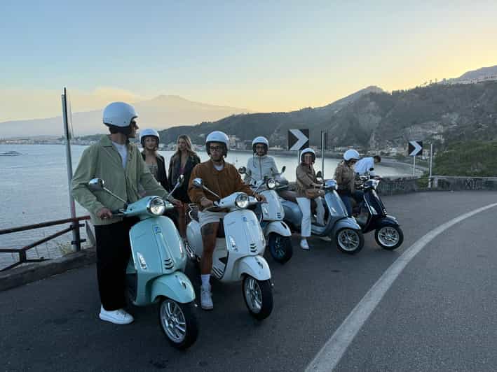 Giardini Naxos-Taormina: ¡Tour en Vespa por los magníficos paisajes sicilianos!