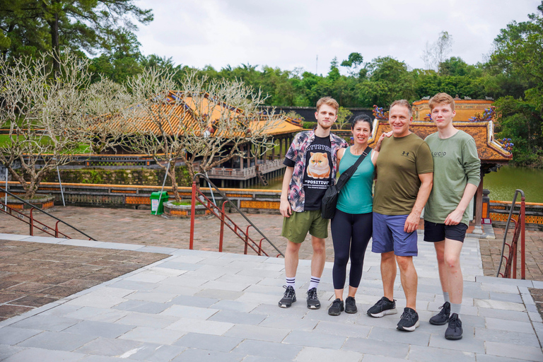 Hue: Tour de la ciudad de día completo Visita guiada privada con comida localDesde el hotel de Da Nang