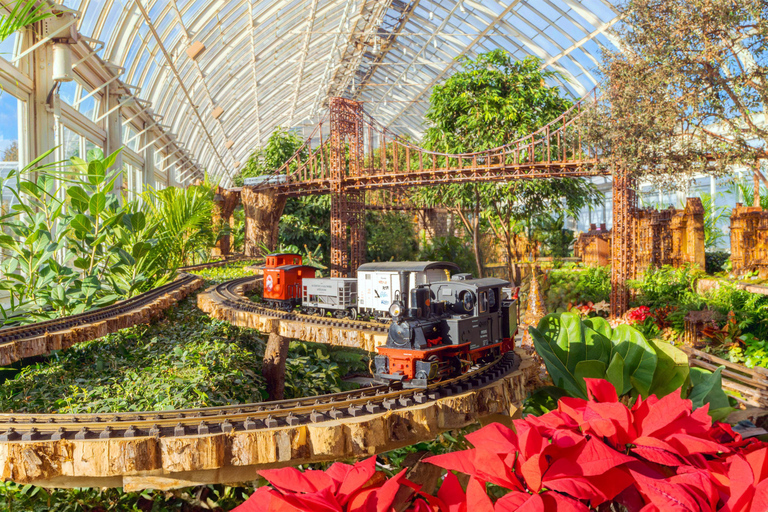 New Yorker Botanischer Garten: Holiday Train Show &amp; Glow TicketsHoliday Train Show Ticket