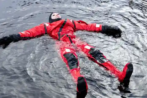 Pyhätunturi : expérience de flottaison sur glace et de sauna