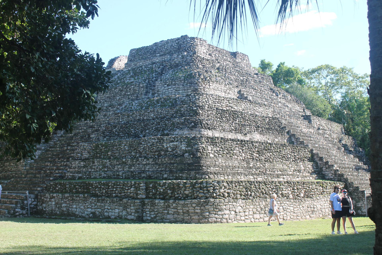 Rovine Maya di Chacchoben dalla Costa MayaRuinas Mayas de Chacchoben de la Costa Maya