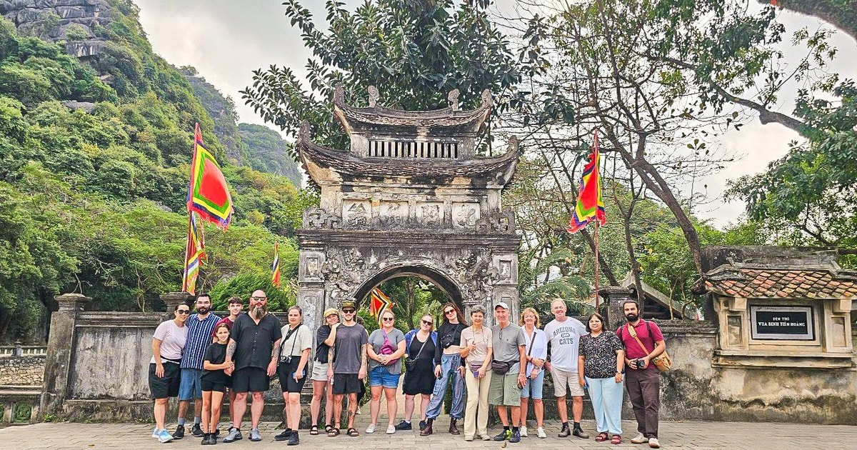 Desde Hanoi: Excursión de un día a Hoa Lu y Tam Coc con paseo en barco ...