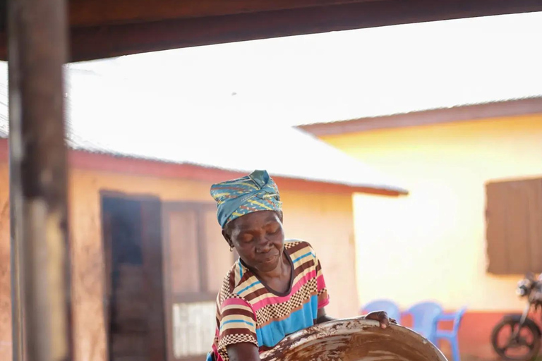Accra: Shea Butter Making Tour Shea Butter Experience