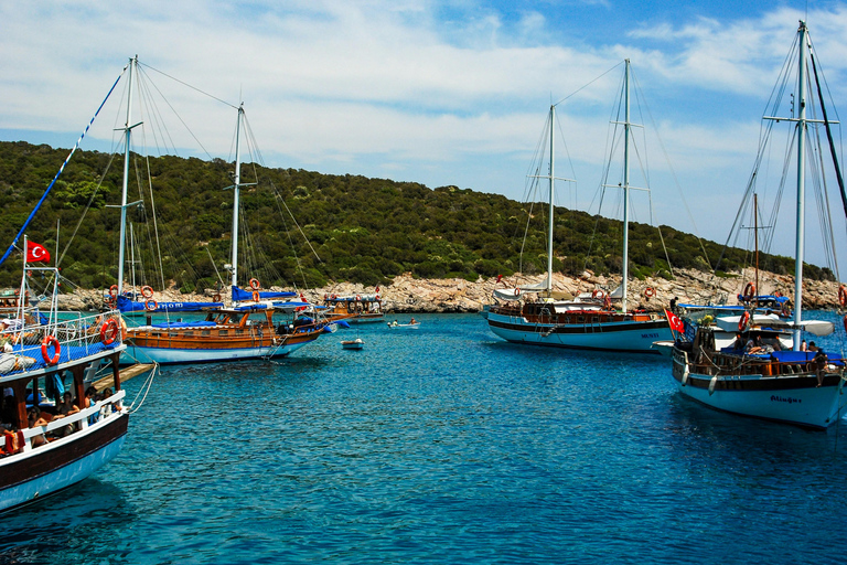 Bodrum: Orak Island Boat Tour with Lunch and Swim Stops
